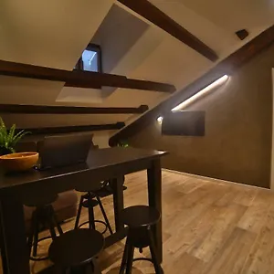 Apartament Moscova Attic Near Duomo, Mediolan